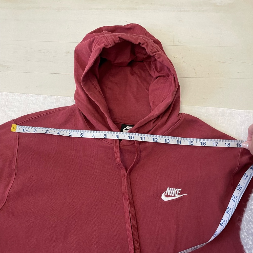 Nike hooded large (fits more like a medium)sweatshirt/pullover - Picture 5 of 9